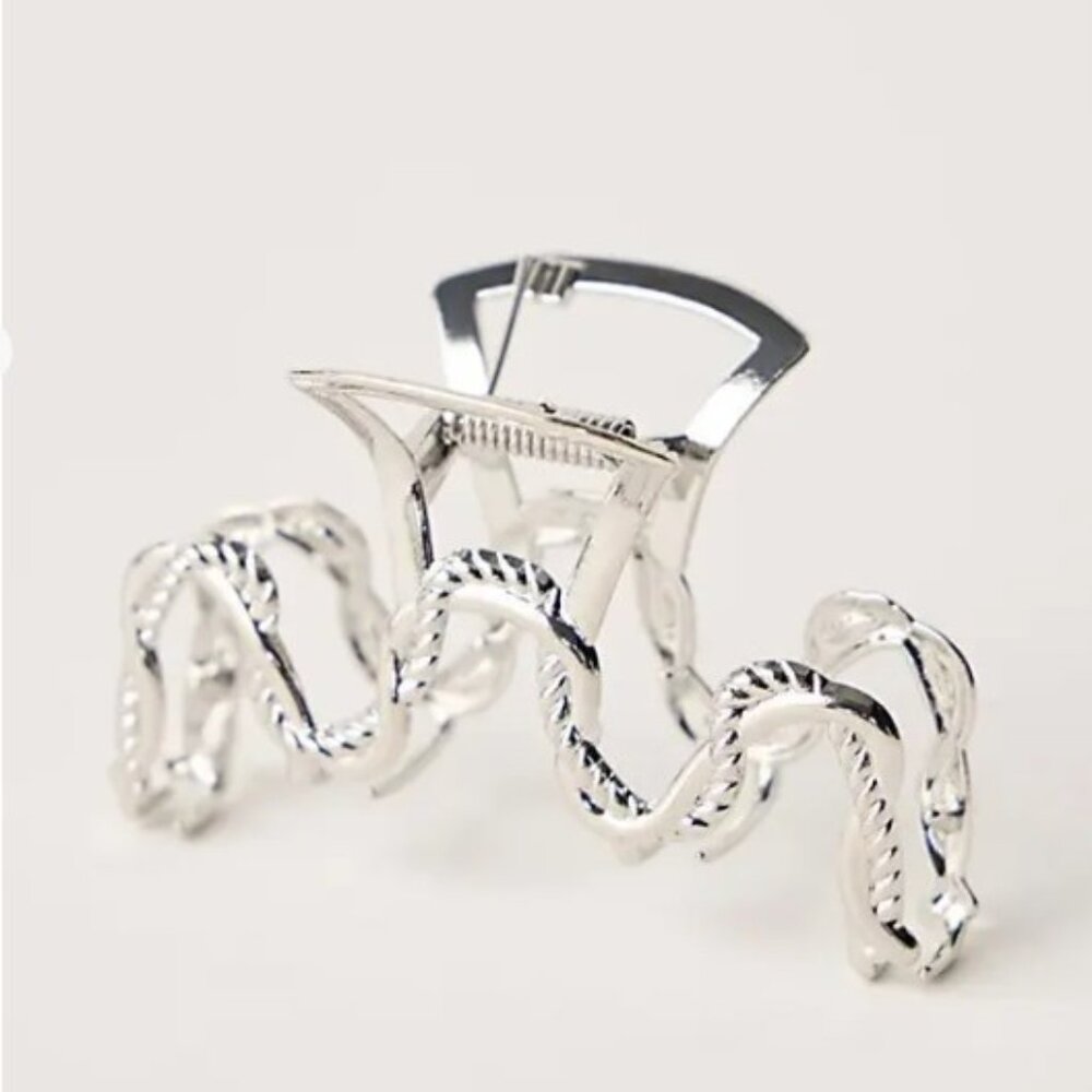 NWT Free People Can't Be Tamed Metal Claw Clip - Silver